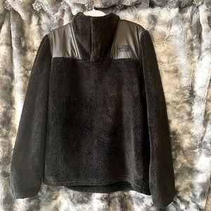 Girls North Face jacket (XL)